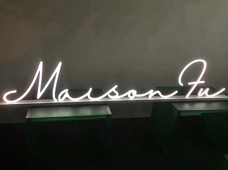 illuminated channel letters of extruded acrylic